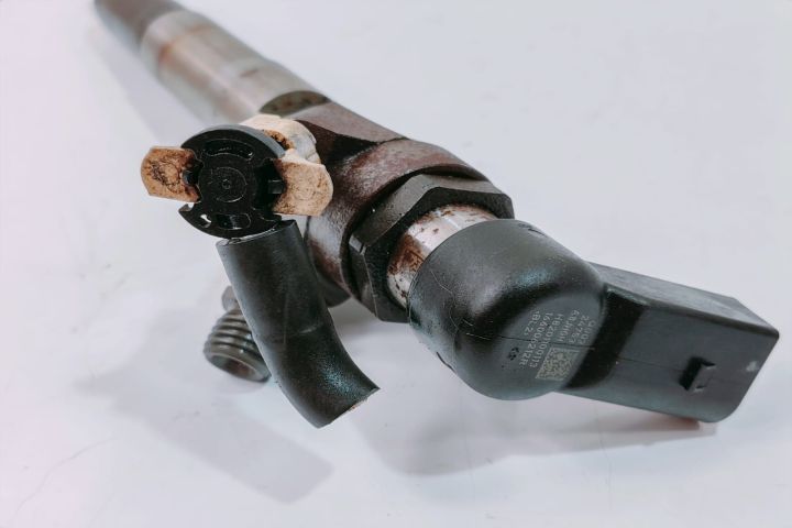 Injector 1.5 dci 166006212R  Dacia Duster prima generatie (facelift)