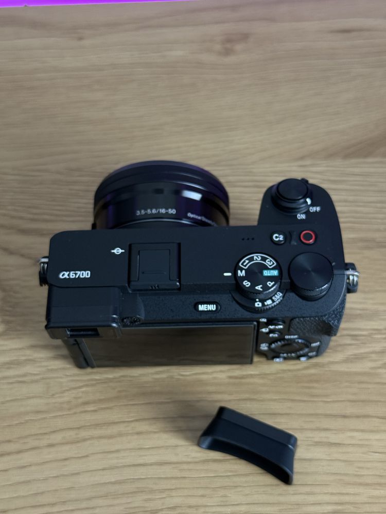 Sony a6700 с обектив 16-50мм