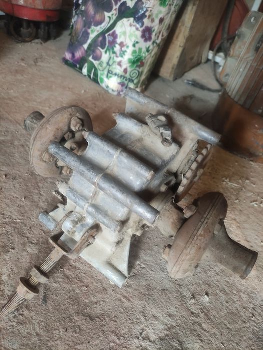 Продам  редуктор ,пускозарядочное устройство Стабилизатор,движки