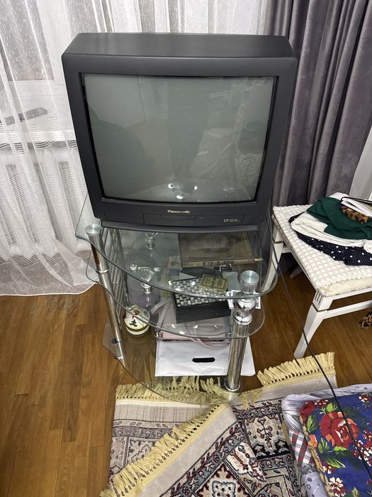 Телевизор с подставкой