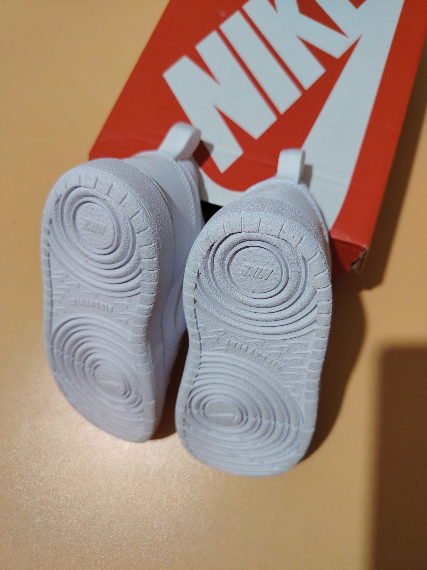 Nike детски бяли маратонки