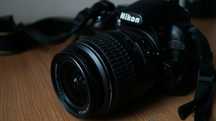Vând aparat foto DSLR Nikon D3100 + Obiectiv Nikon 18-55mm DX