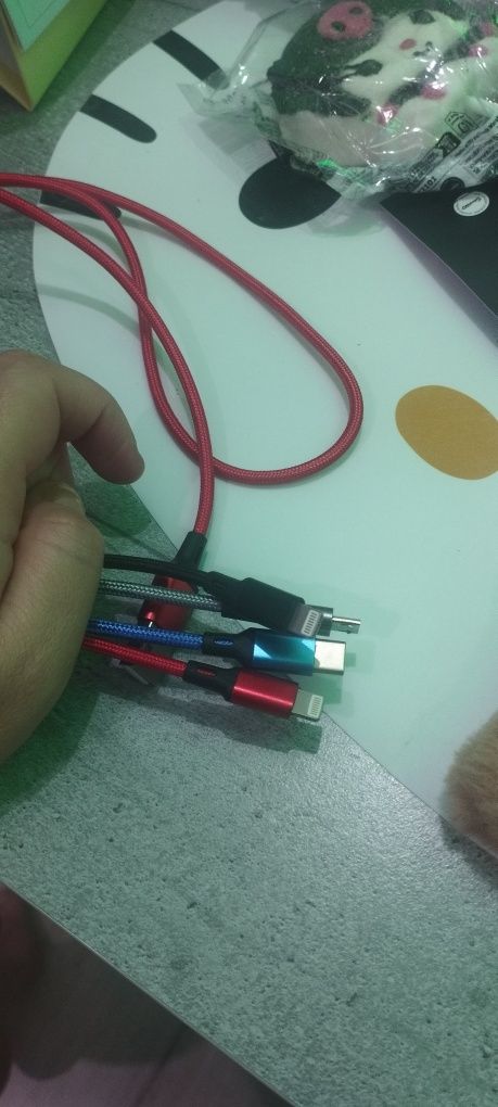 Кабел за зареждане на iPhone и  TPS
