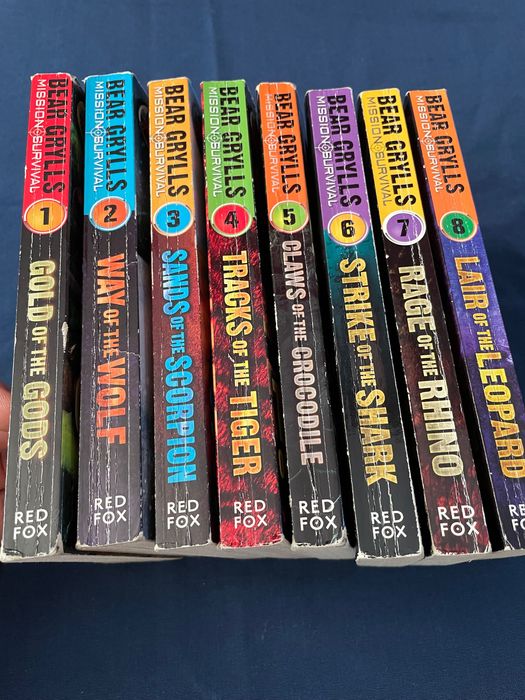 Комплект английски книги (8 последователни тома) на Беър Грилс.