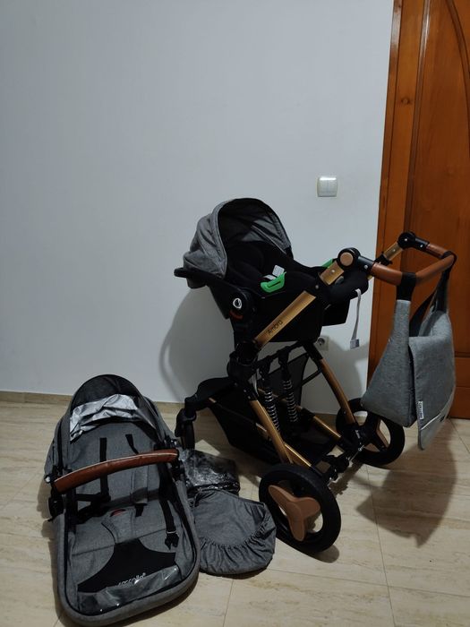 Vînd carucior coccolle