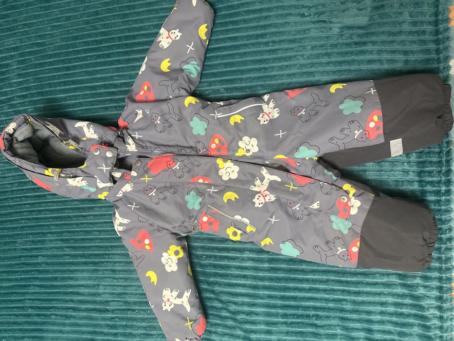 Зимний комбинезон, в отличном состоянии, можно и девочкам и мальчикам.