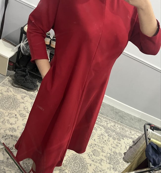 Продам стильное красное платье в отличном состоянии.