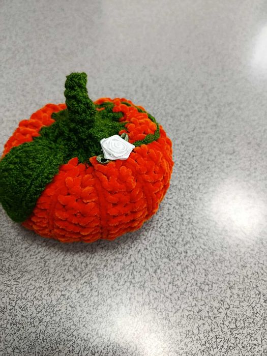 Плетени тикви на една кука