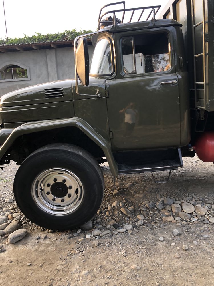 Zil 131 mashinasi sotiladi