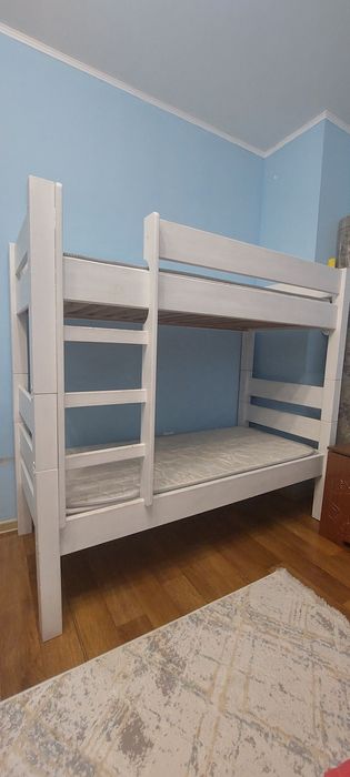 Двухъярусный кровать  почти новый.