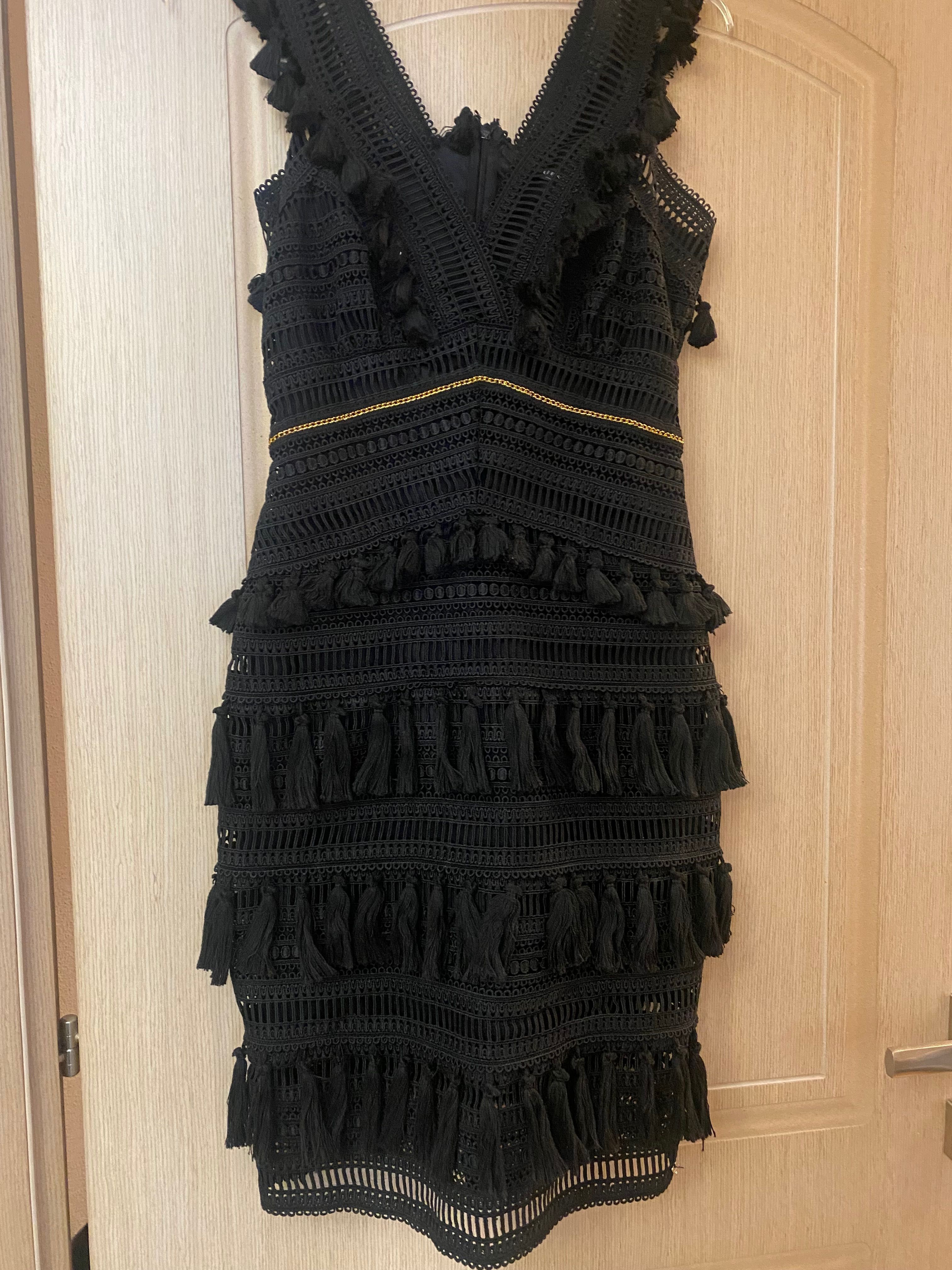 Рокля на марката GUESS