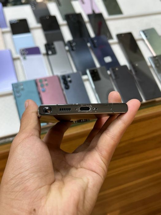 Samsung galaxy s23 ultra  5G 12/256gb holati yaxshi