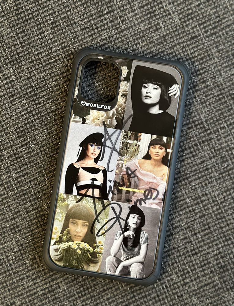 Carcasa Mobilfox  Iphone 11 cu autograf Irina Rimes. Pret negociabil.