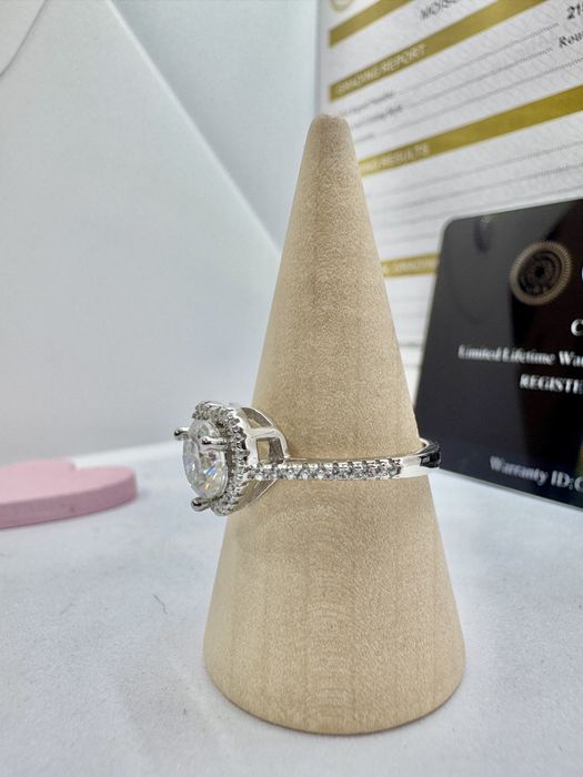 Сребърен пръстен с мойсанит (диамант) 1 карат