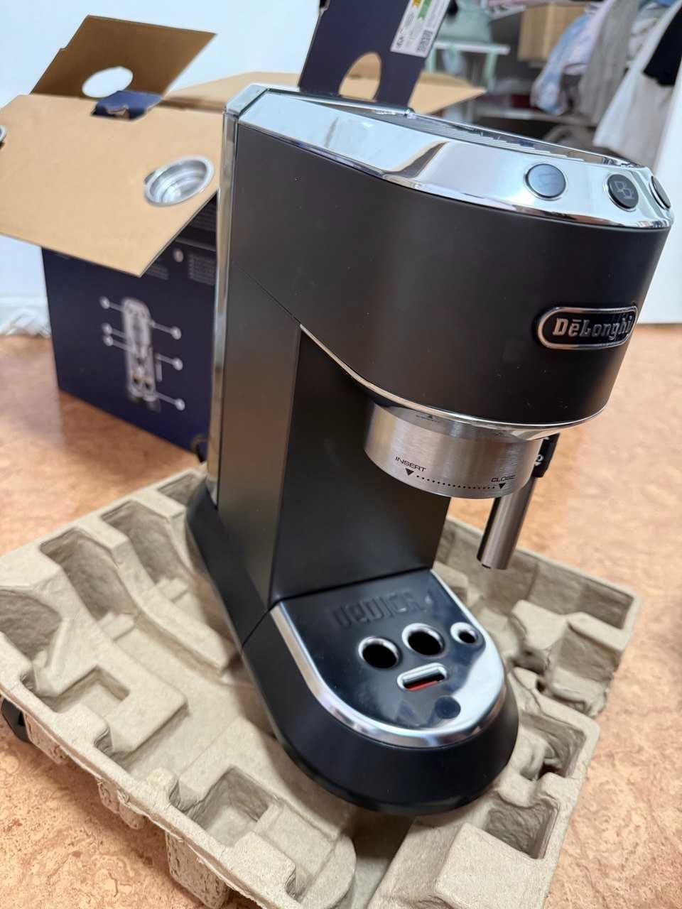 Кофеварка DeLonghi EC685.BK