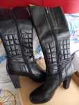 Vand cizme de piele neagra nr 37 brat 24 cm, Tamaris