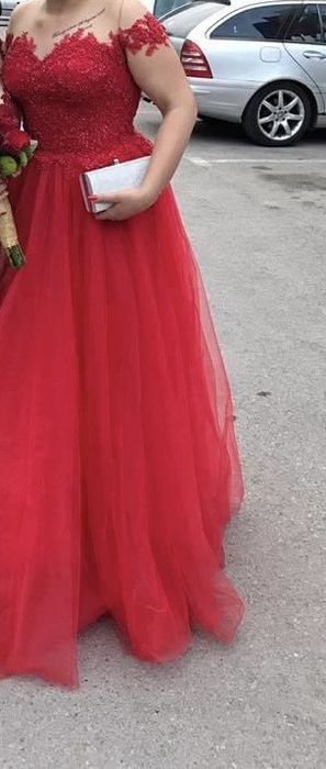 Червена рокля,обличана за 3 часа,в перфектно състояние