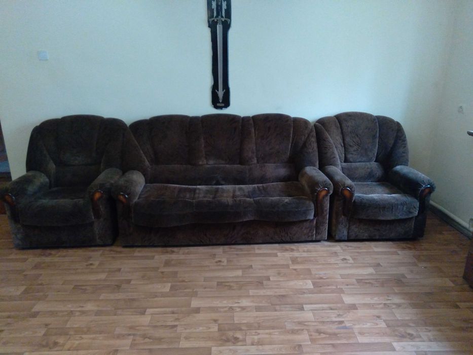 Продам мягкий уголок(диван раскладной + 2 кресла)