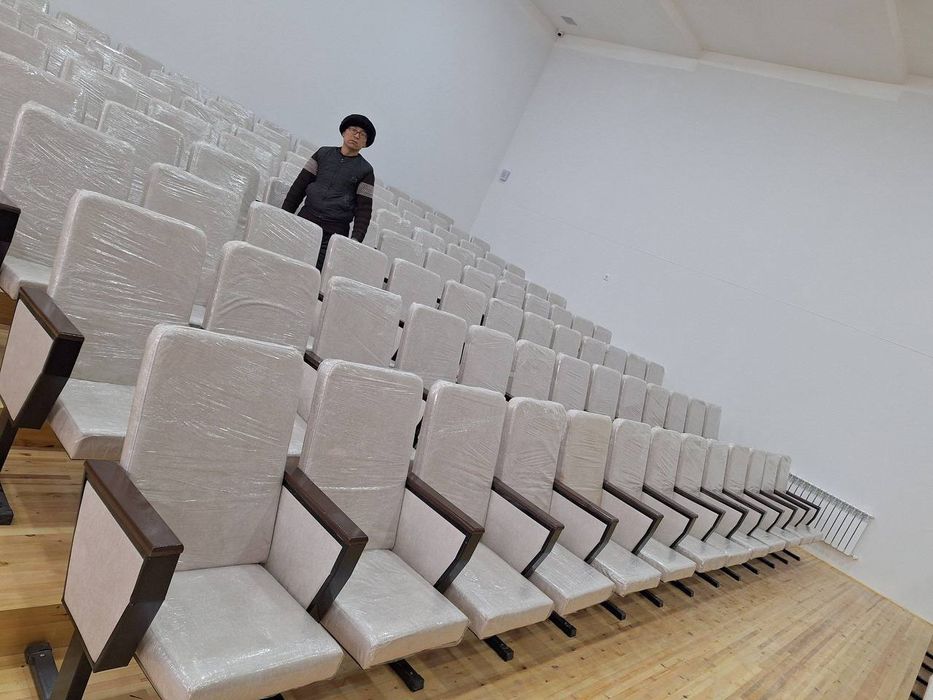 “Yangi auditoriya kreslolari — maktab, institut va ofislar uchun ideal