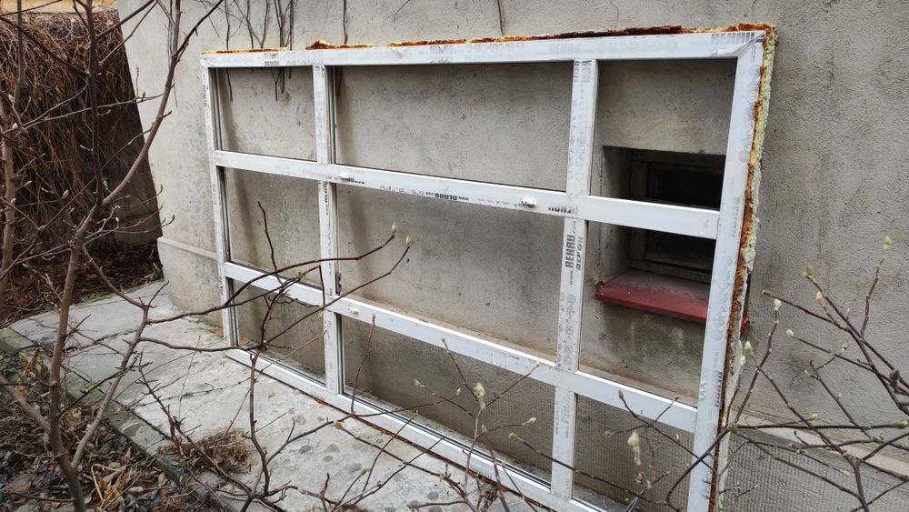 Termopan Rehau 158 x 263 cu fereastra oscilobatanta și plasa insecte