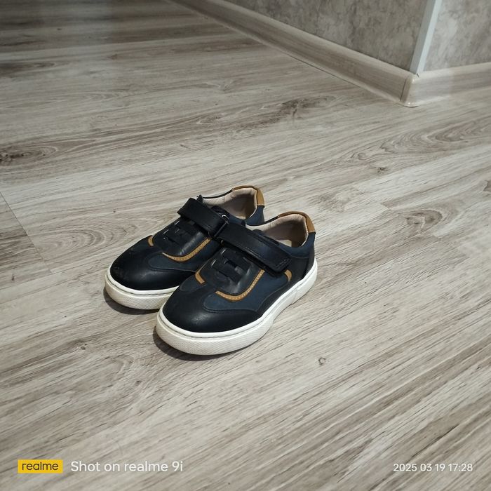 Продам детские кроссовки, 27 размер, натур кожа, ортопеды, в отл состо