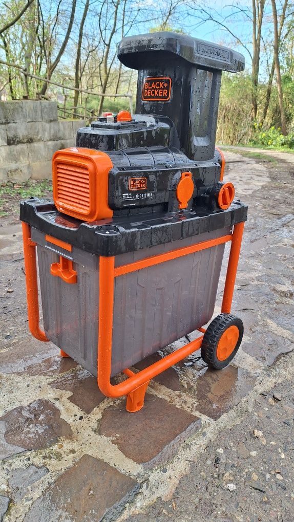 Tocător resturi vegetale BLACK &DECKER 2800W