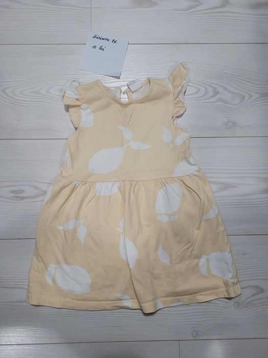 Vand haine mărimea 86,preț pe bucata
Nu asigur transport