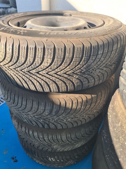 Vand jante 4x100 pe 15 echipate cu anvelope iarna 195/65/15 dot 2022
