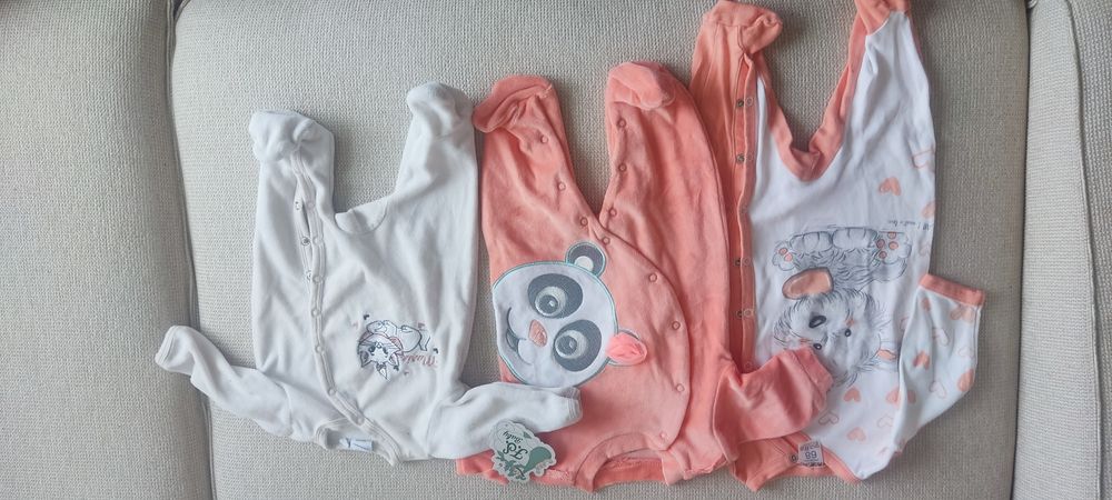 Подарявам дрехи за бебе момиченце (0-6 месеца)