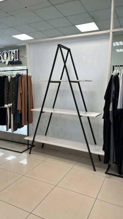 Срочно продается стеллаж для вещей, для сумок. 
Цена 25.000 тг
Забрать