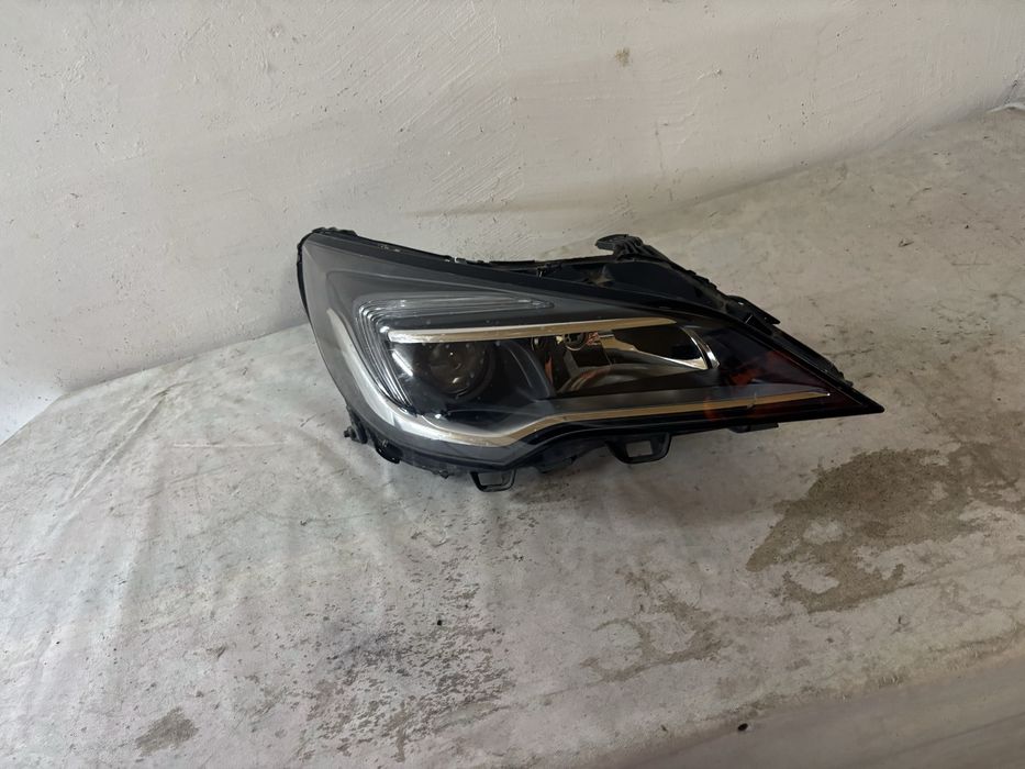 Far dreapta opel astra k