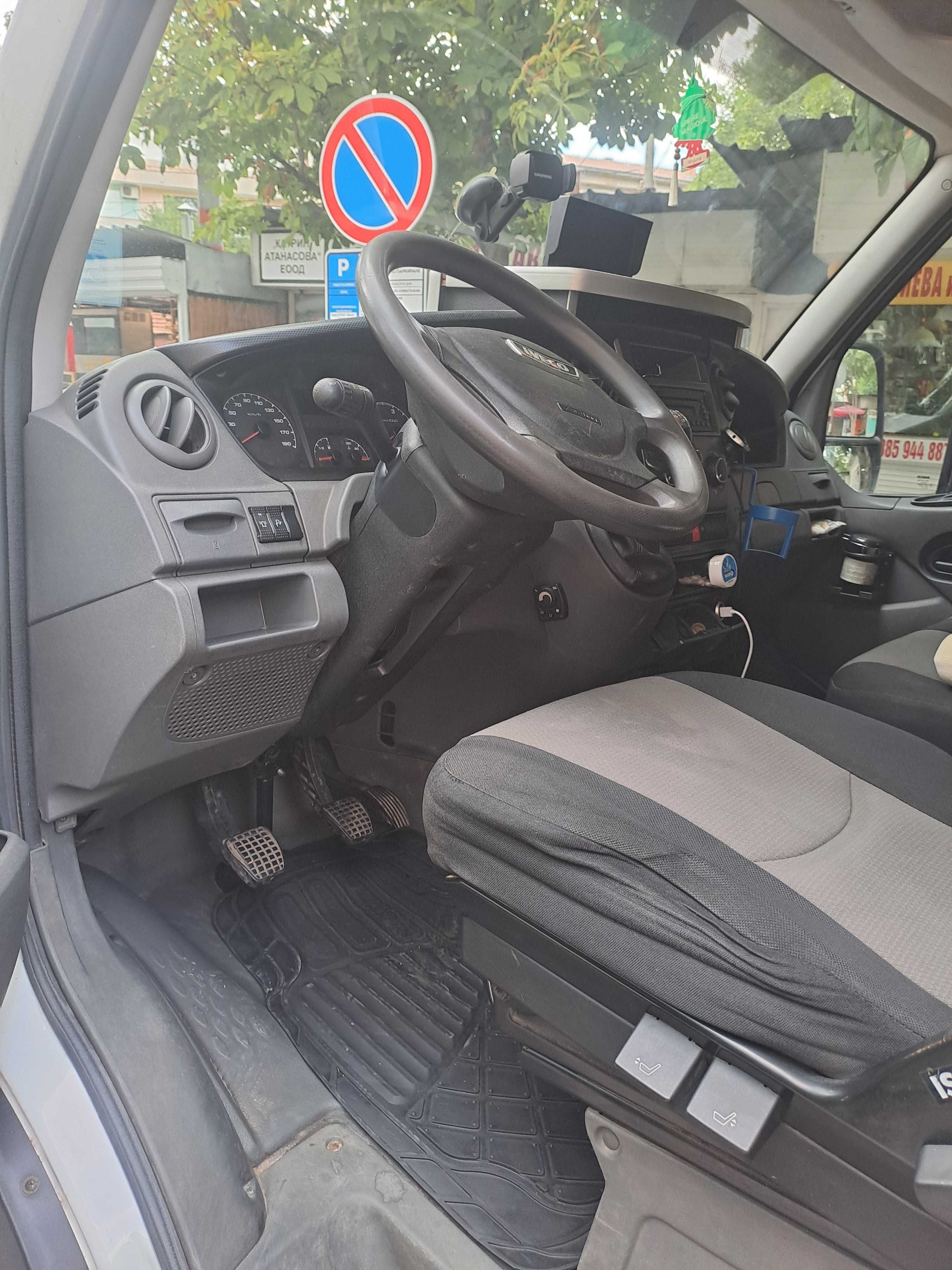 Бус Iveco 35c13 в перфектно състояние