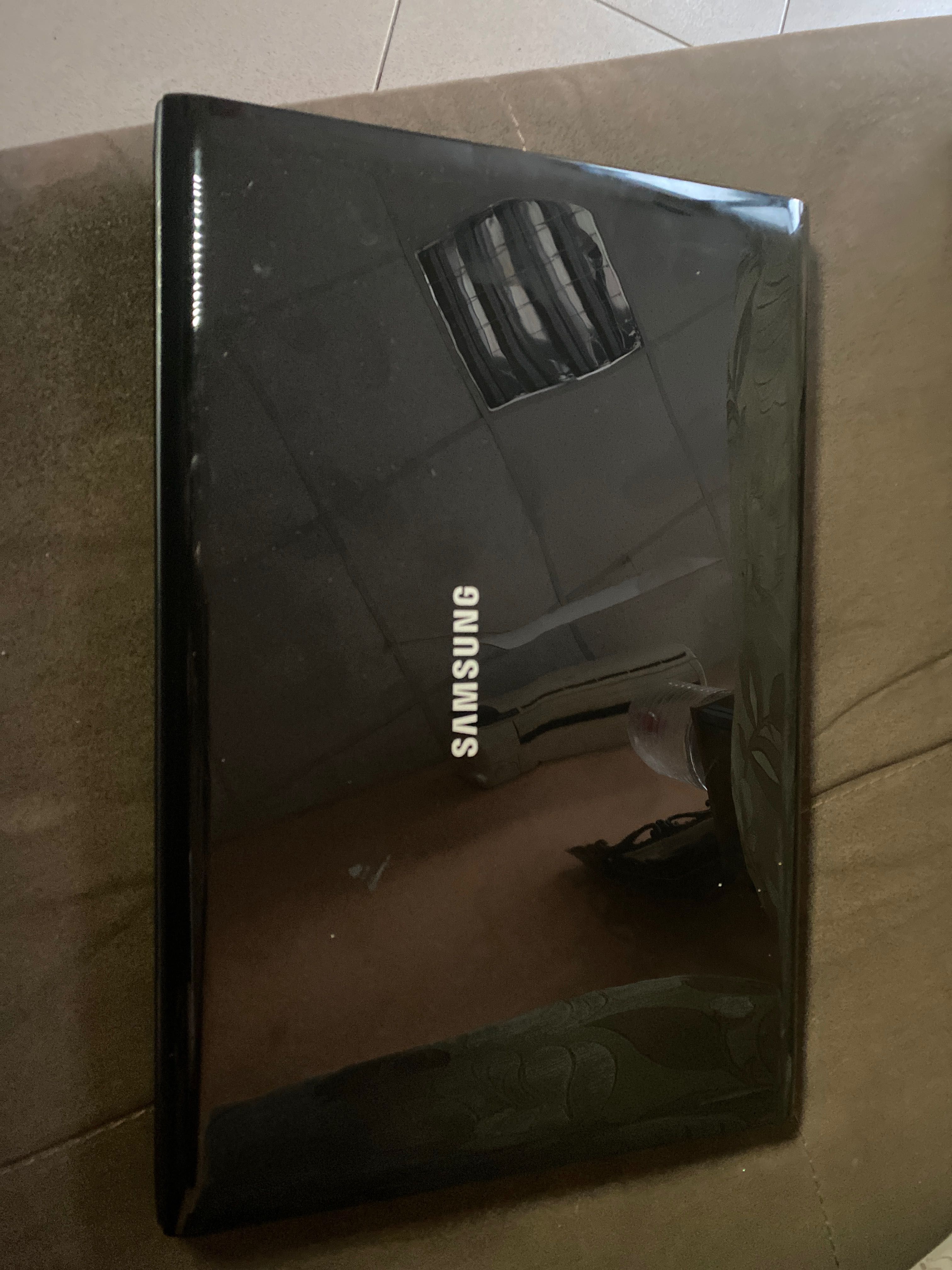 Лаптоп SAMSUNG R522