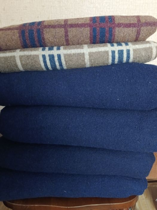 Одеяло полушерстяное.