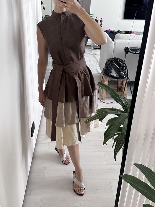 Платье коричневое с воланами лен