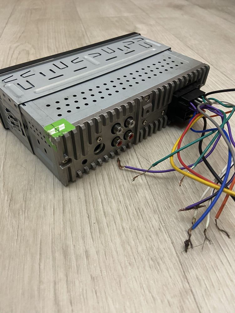 Продам автомагнитолу Deaf Bonce DB-135
