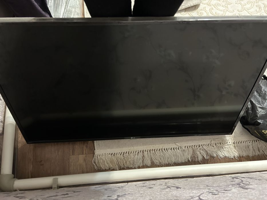 Телевизор LG черный