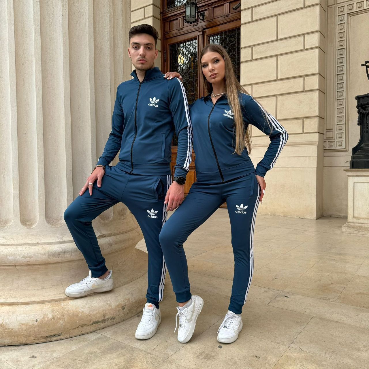 Trening superb pentru cuplu, confecționat din bumbac de calitate.