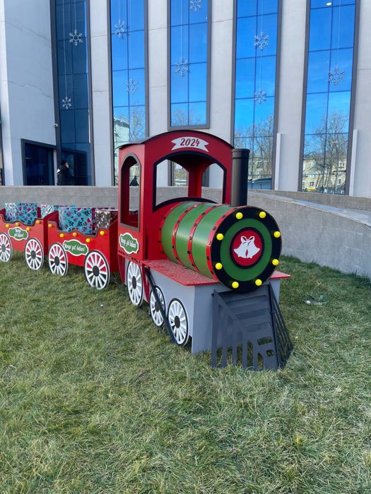 Новогоднее оформление поезд с подарками декор