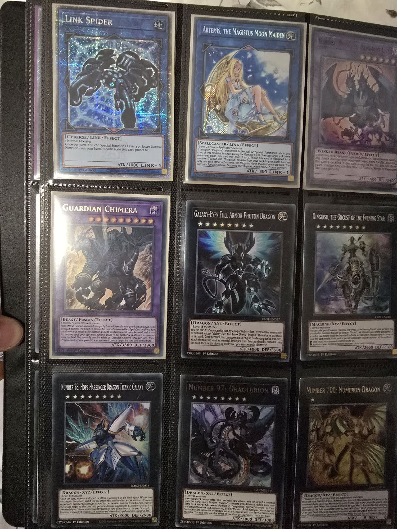Yu-Gi-Oh! карти.