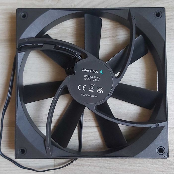 Vand ventilatoare 140mm , 120mm DeepCool si Antec
