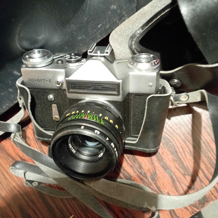 фотоапарат ЗЕНИТ-Е с обектив HELIOS