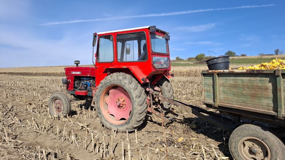 Vând tractor 650