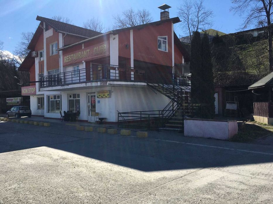 Teren cu pensiune de vanzare