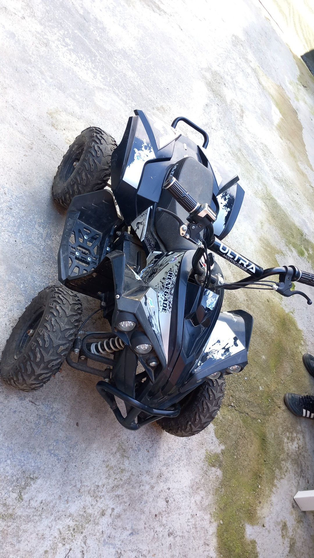 Vând atv electric în stare perfecta