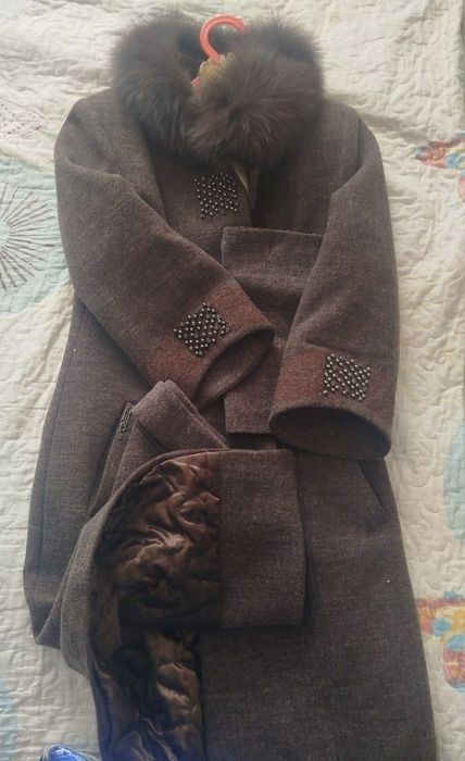 Ayollar paltosi srochna sotiladi