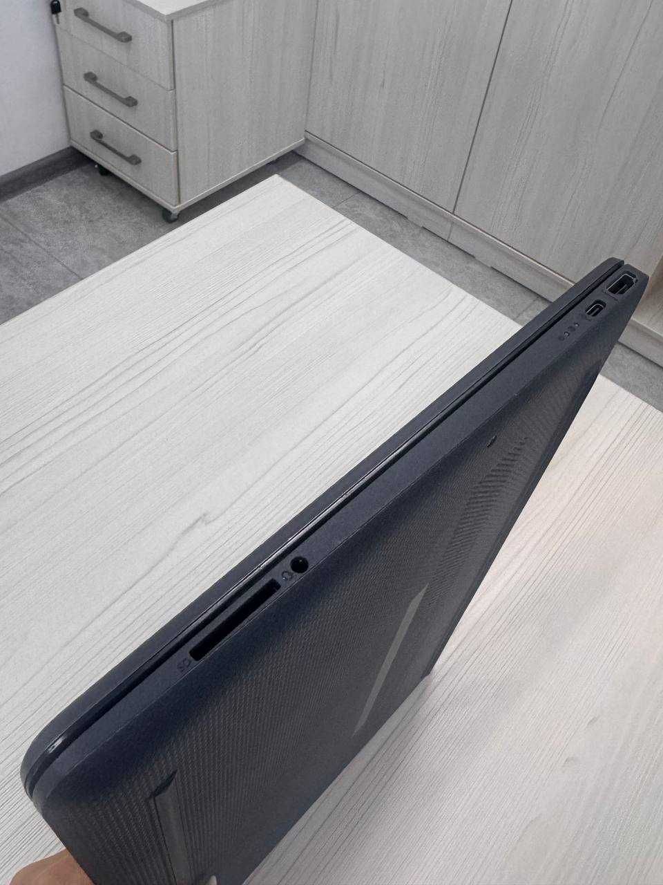 HP Laptop Model 15s-fqOO66ur, 15,6 дюймов