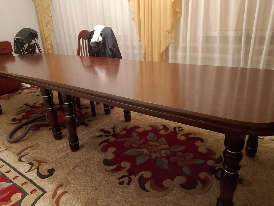 Стол гостинии для зала