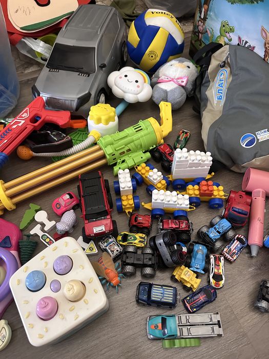 Отдам бесплптно игрушки