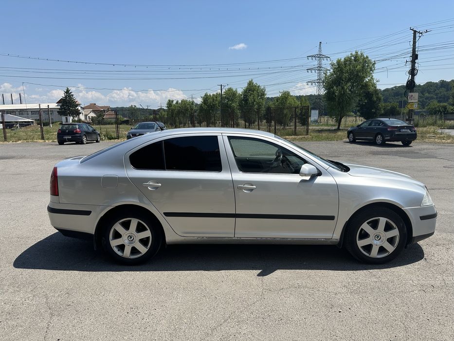 Skoda Octavia II • 1.9 TDI • 131 CP • Navi CarPlay • Xenon • RO • 200